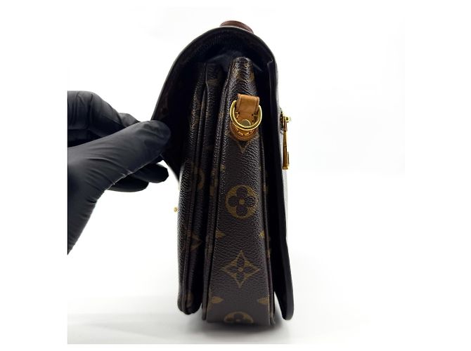 Louis Vuitton Pochette Metis Monogram Canvas MM - vista 3