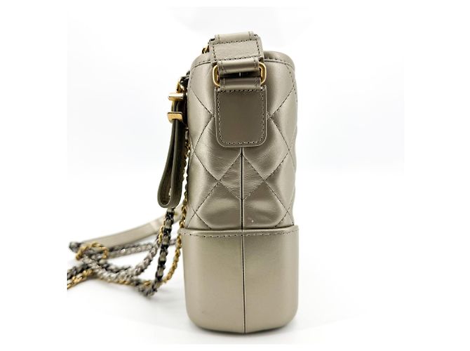 Chanel Gabrielle Quilted Aged Calfskin Small - vista 4