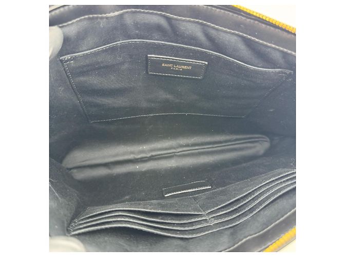Autre Marque Saint Laurent Classic Monogram Wristlet Matelasse Chevron Leather Large - vista 3