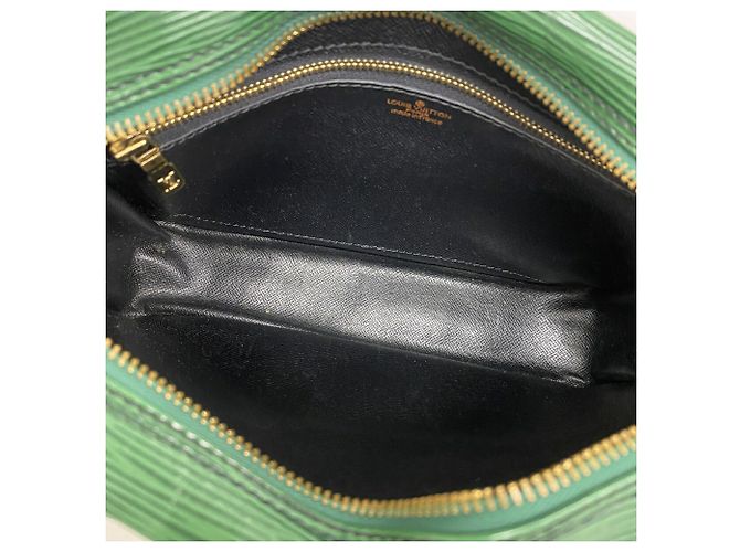 Borsa a tracolla Louis Vuitton Epi Trocadero 24 - vista 4