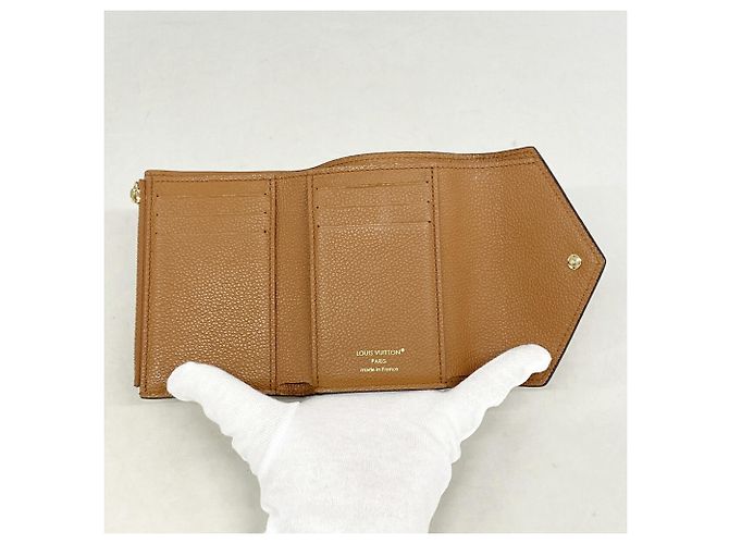 Cartera Louis Vuitton Tri-fold en Cognac - vista 3