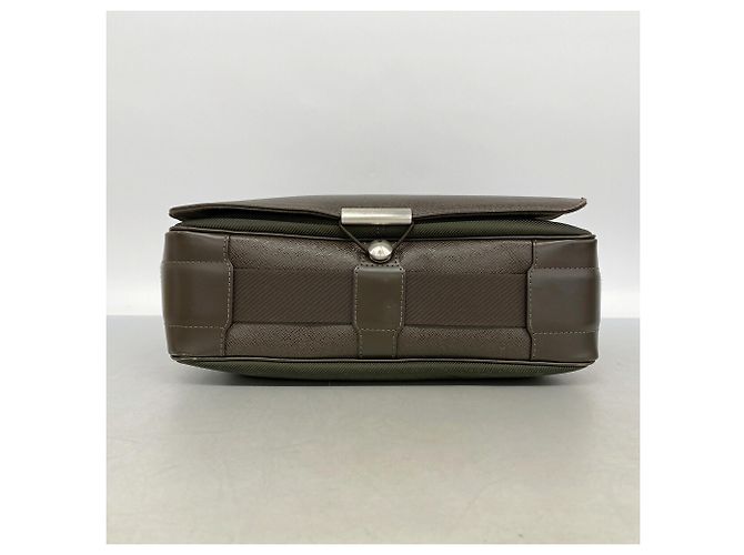 Borsa a tracolla Louis Vuitton Taiga Victor - vista 3