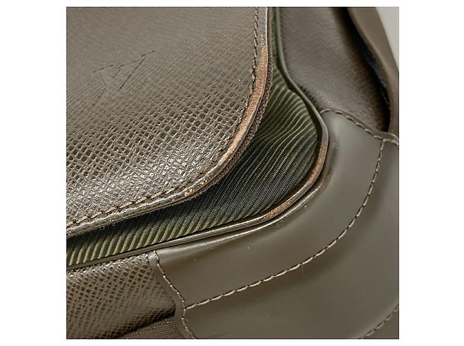 Borsa a tracolla Louis Vuitton Taiga Victor - vista 6