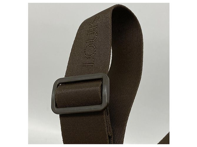 Borsa a tracolla Louis Vuitton Taiga Victor - vista 9