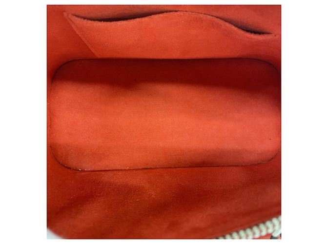 Borsa a mano Louis Vuitton Alma BB in pelle Epi - vista 4