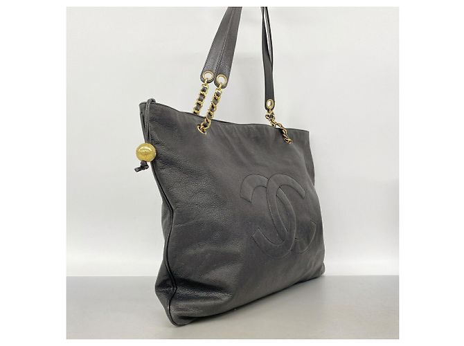 Borsa a tracolla Chanel in vitello martellato nero - vista 2