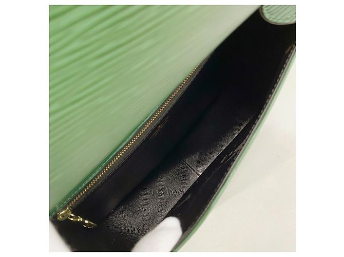 Saint-Cloud Borsa a tracolla Louis Vuitton Epi Saint Cloud - vista 4