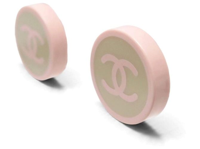 ORECCHINI CHANEL ROTONDI LOGO CC 2005 RESINA ROSA ROUND EARRINGS - vista 2