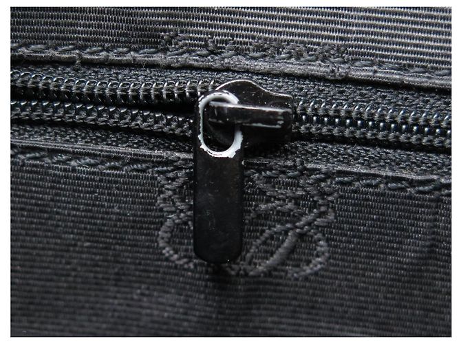 BORSA A MANO LOEWE ANAGRAM IN PELLE NERA CON TRACOLLA - vista 11
