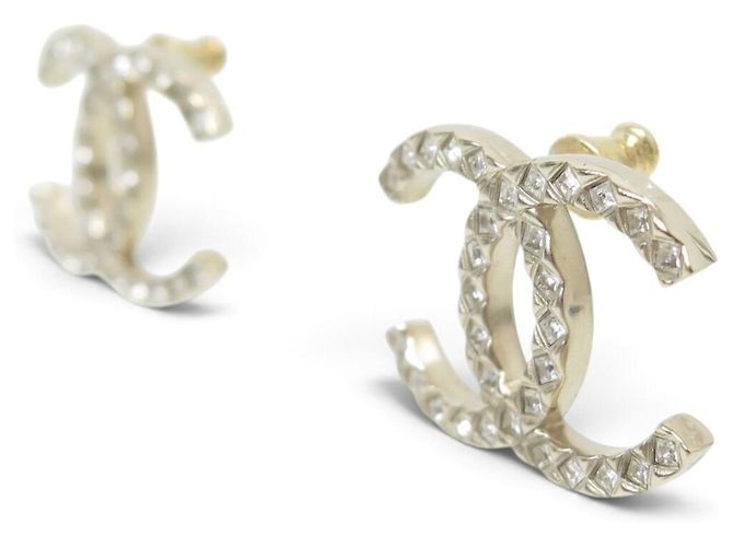 NUOVI ORECCHINI CHANEL LOGO CC STRASS 2020 IN METALLO DORATO - vista 2