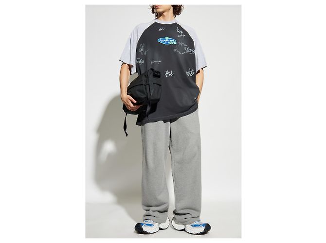 T-shirt Balenciaga com patch cinza de algodão oversized - vista 2