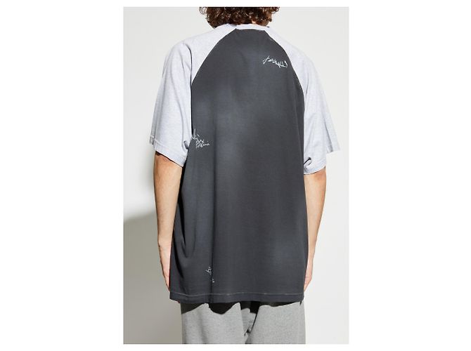 T-shirt Balenciaga com patch cinza de algodão oversized - vista 4