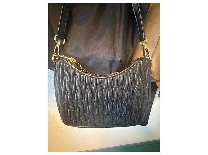 Miu Miu Borsa a tracolla in pelle matelassé nera - vista 2