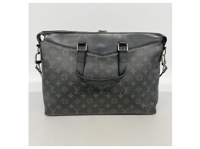 Sac Louis Vuitton Monogram Eclipse Explorer - vue 13