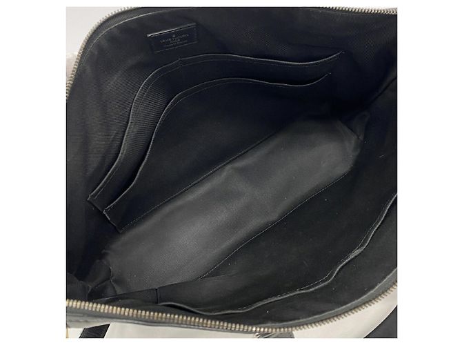 Sac Louis Vuitton Monogram Eclipse Explorer - vue 4