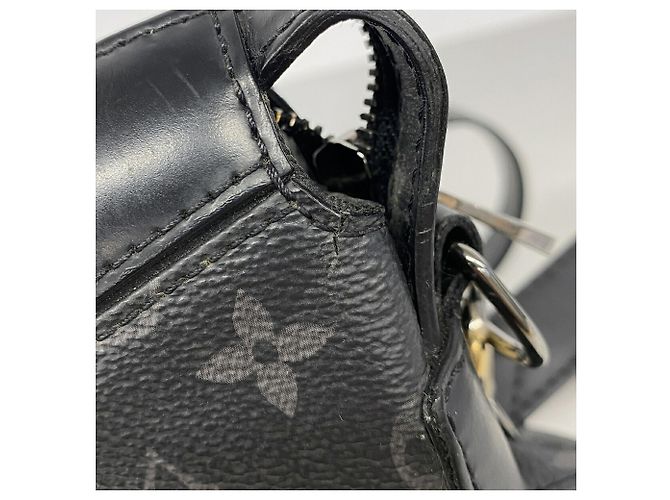 Sac Louis Vuitton Monogram Eclipse Explorer - vue 7