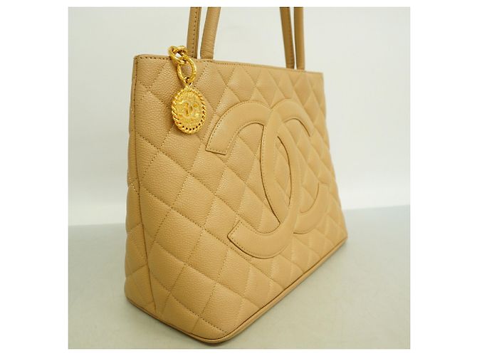 mala Tote Chanel em pele de bezerro grão beige - vista 2