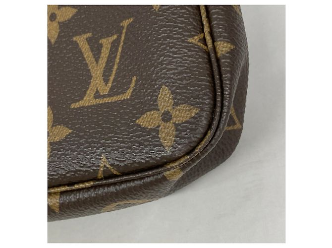 Louis Vuitton Monogram Mini Pochette Accessoires - vista 6