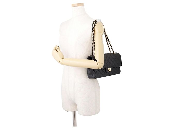 Borsa a tracolla Chanel Black Matelassé con catena - vista 4