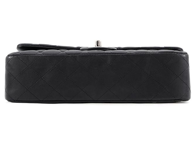 Borsa a tracolla Chanel Matelassé in pelle di agnello nera - vista 3
