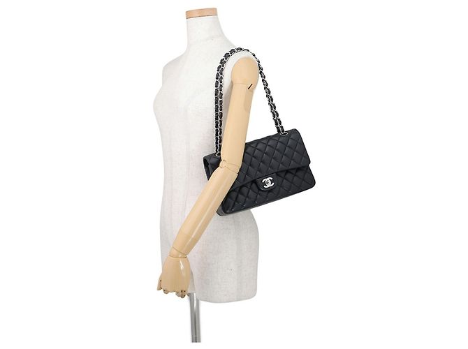 Borsa a tracolla Chanel Matelassé in pelle di agnello nera - vista 4