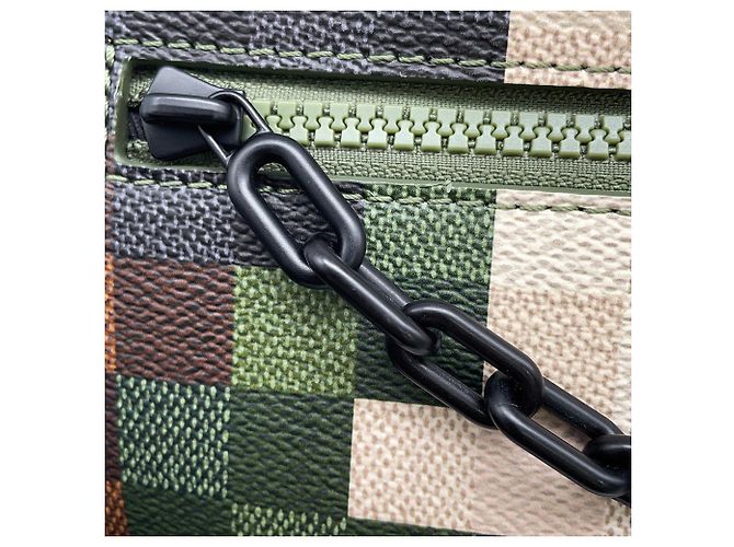 Borsa a tracolla Louis Vuitton Damouflage Mini Soft Trunk - vista 10