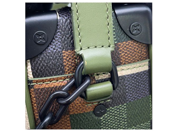 Borsa a tracolla Louis Vuitton Damouflage Mini Soft Trunk - vista 12