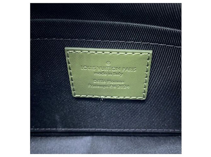 Borsa a tracolla Louis Vuitton Damouflage Mini Soft Trunk - vista 15