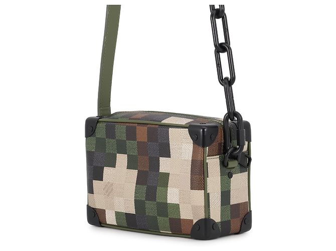 Borsa a tracolla Louis Vuitton Damouflage Mini Soft Trunk - vista 2