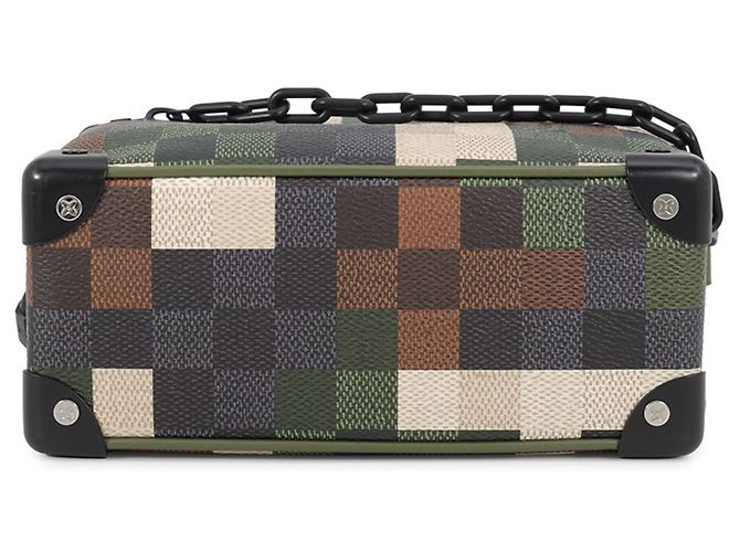 Borsa a tracolla Louis Vuitton Damouflage Mini Soft Trunk - vista 3