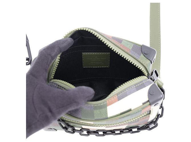 Borsa a tracolla Louis Vuitton Damouflage Mini Soft Trunk - vista 5