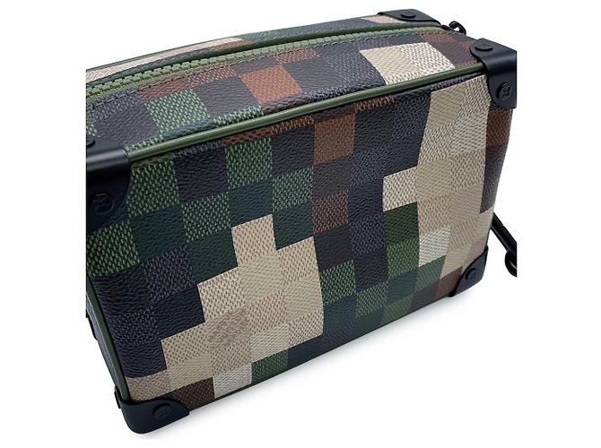 Borsa a tracolla Louis Vuitton Damouflage Mini Soft Trunk - vista 6