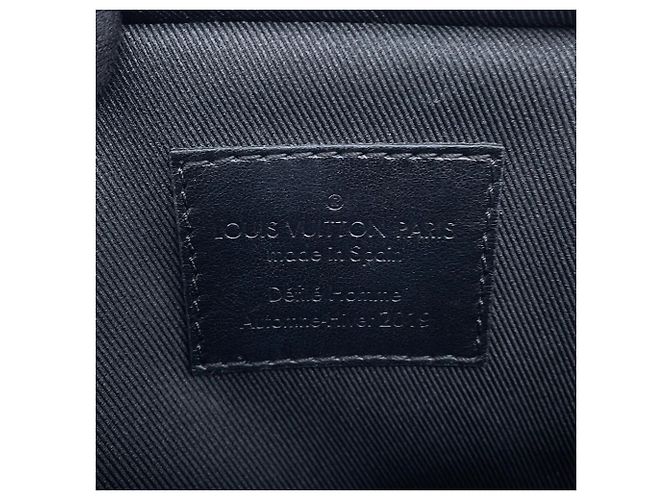 Borsa a tracolla Louis Vuitton Taiga Danube - vista 14