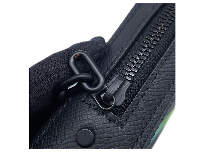 Borsa a tracolla Louis Vuitton Taiga Danube - vista 9