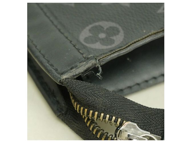Louis Vuitton Monogram Eclipse Pochette Voyage MM Clutch Bag - vista 7