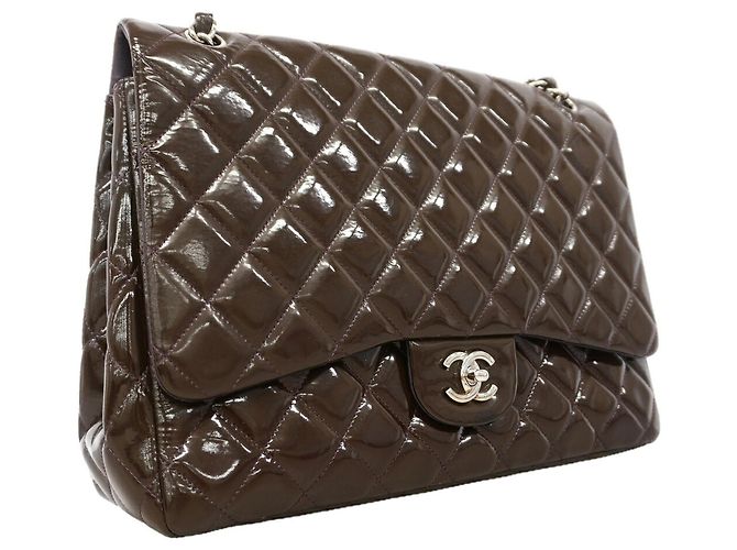 Borsa a tracolla Chanel in pelle verniciata marrone - vista 2