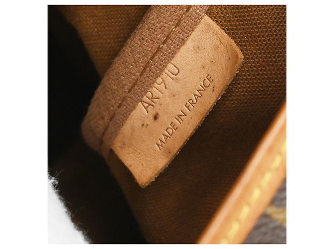 Louis Vuitton Saumur Monogram Canvas 35 - vista 6