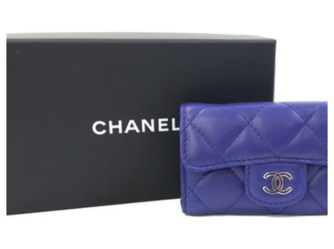 Chanel Schlüsseletui aus violettem Lammleder - Ansicht 9