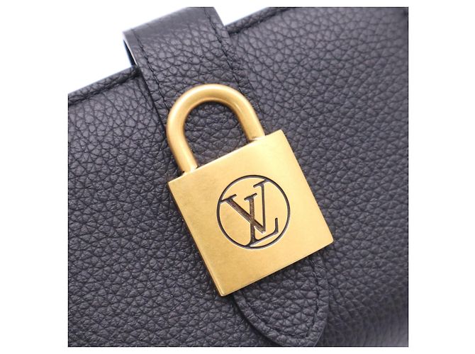 Louis Vuitton Taurillon Portefeuille Low Key Compact Bi-fold Wallet - vista 11