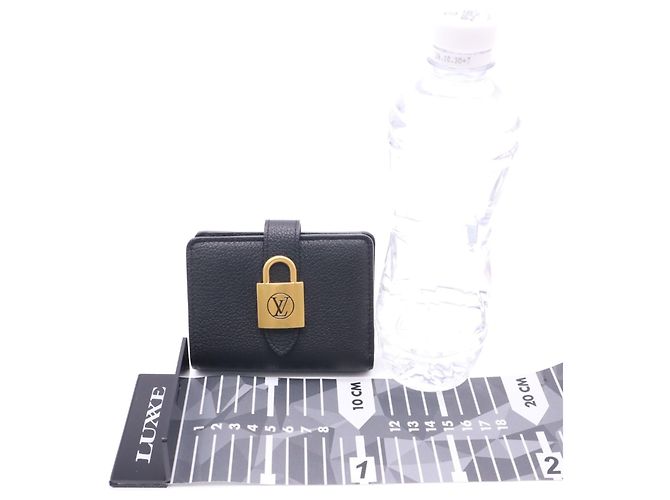 Louis Vuitton Taurillon Portefeuille Low Key Compact Bi-fold Wallet - vista 3