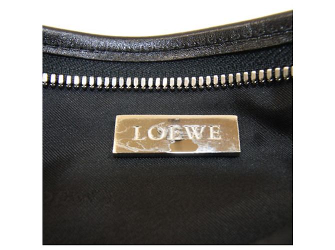 Borsa pouch Loewe in pelle e pelliccia nera - vista 4