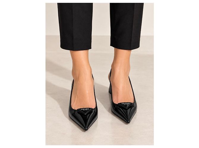 Prada Slingback Keilabsatz-Pumps aus schwarzem Lackleder - Ansicht 8