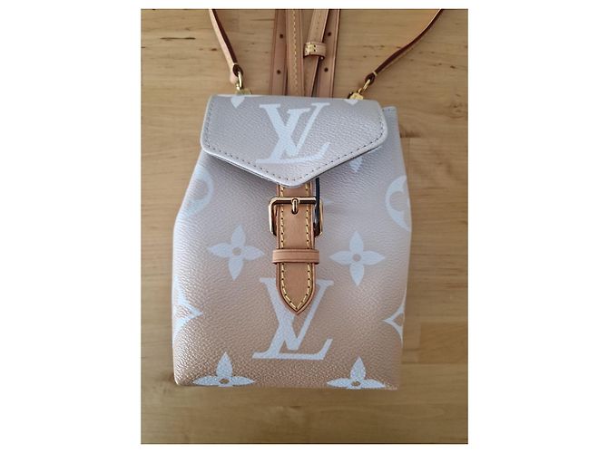 Louis Vuitton Monogram Tiny Rucksack giant By The Pool, cor Brume (gradiente rosa/bege) M45764 - vista 10