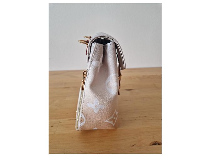 Louis Vuitton Monogram Tiny Rucksack giant By The Pool, cor Brume (gradiente rosa/bege) M45764 - vista 11