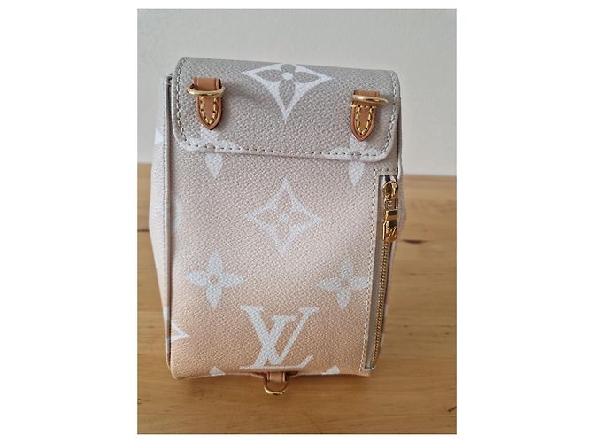 Louis Vuitton Monogram Tiny Rucksack giant By The Pool, cor Brume (gradiente rosa/bege) M45764 - vista 13