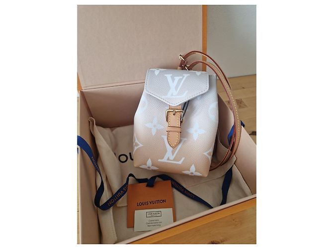 Louis Vuitton Monogram Tiny Rucksack giant By The Pool, cor Brume (gradiente rosa/bege) M45764 - vista 2