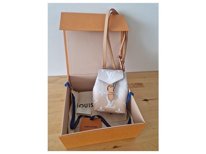 Louis Vuitton Monogram Tiny Rucksack giant By The Pool, cor Brume (gradiente rosa/bege) M45764 - vista 3
