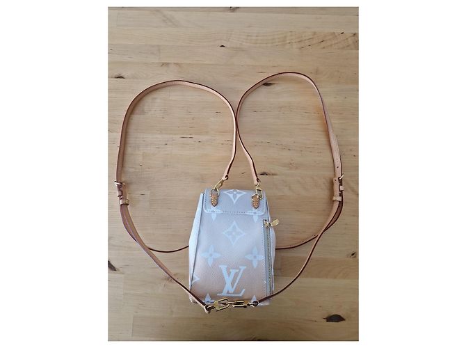 Louis Vuitton Monogram Tiny Rucksack giant By The Pool, cor Brume (gradiente rosa/bege) M45764 - vista 6
