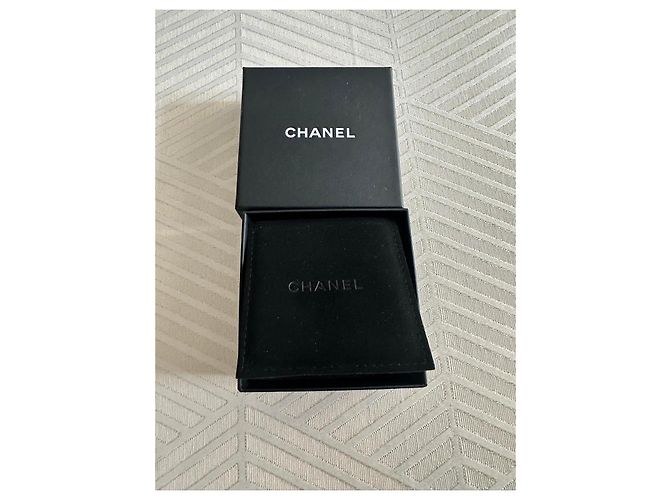 Orecchini a lobo Chanel CC in metallo dorato - vista 6
