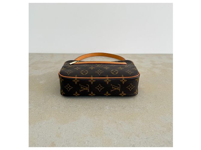 Louis Vuitton Monogram Pochette Cité - vista 10